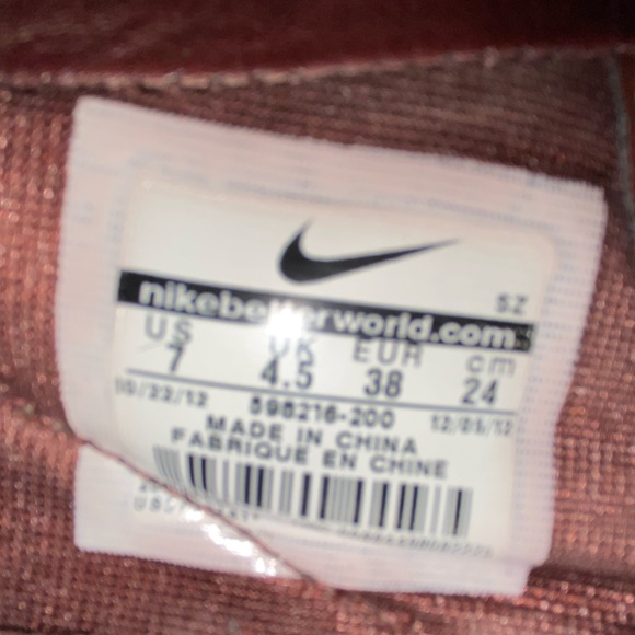 NIKE MILAN
WMNS DUNK SKY HI CITY FW QS 
METALLIC GOLD / CHOCOLATE 
US (7) /EU 38 - Picture 9 of 13